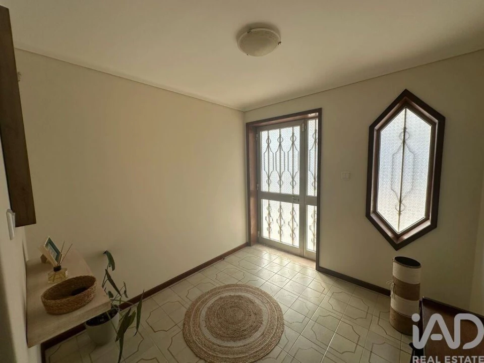 Moradia T4 para Arrendamento em Oiã Foto 4