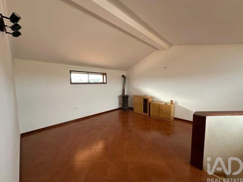 Moradia T4 para Arrendamento em Oiã Foto 23