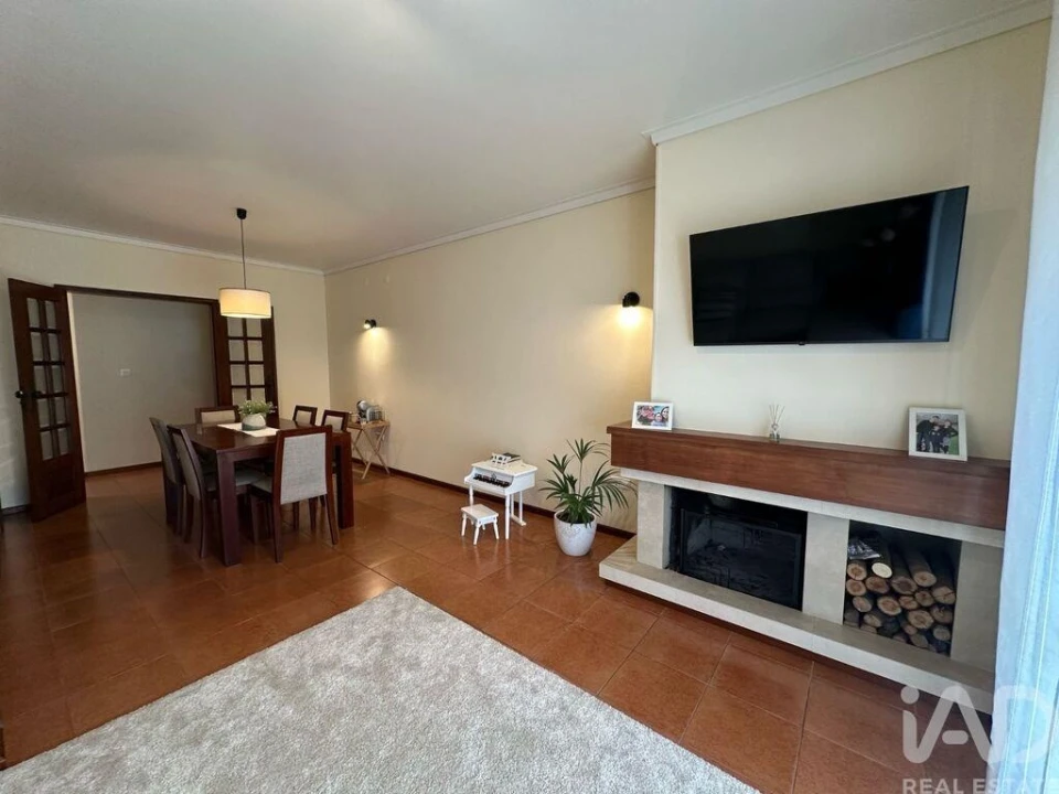 Moradia T4 para Arrendamento em Oiã Foto 1