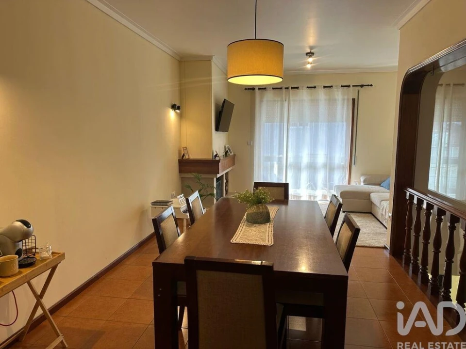 Moradia T4 para Arrendamento em Oiã Foto 2