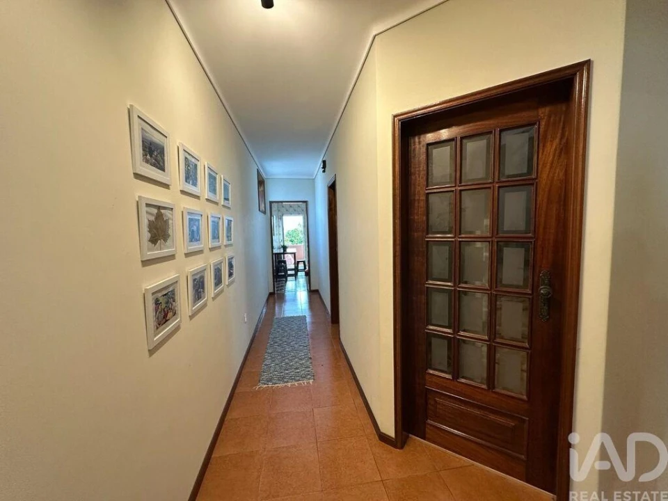 Moradia T4 para Arrendamento em Oiã Foto 7