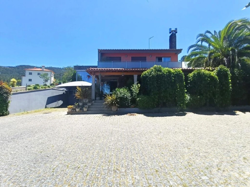 Moradia T3 para Venda em Geraz do Lima (Santa Maria, Santa Leocádia, Moreira), Deão Foto 2