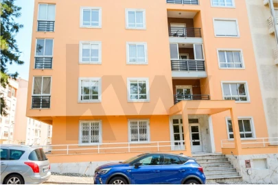 Apartamento T2 para Venda em Agualva e Mira-Sintra