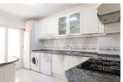 Apartamento T2 para Venda em Agualva e Mira-Sintra