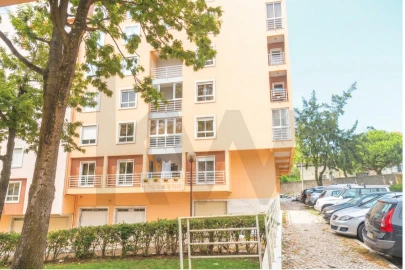 Apartamento T2 para Venda em Agualva e Mira-Sintra