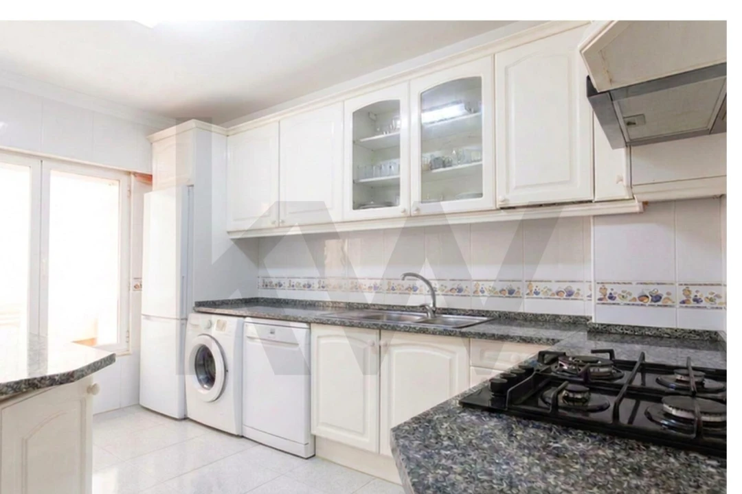 Apartamento T2 para Venda em Agualva e Mira-Sintra Foto 10
