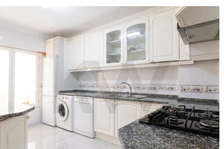 Apartamento T2 para Venda em Agualva e Mira-Sintra Foto 10