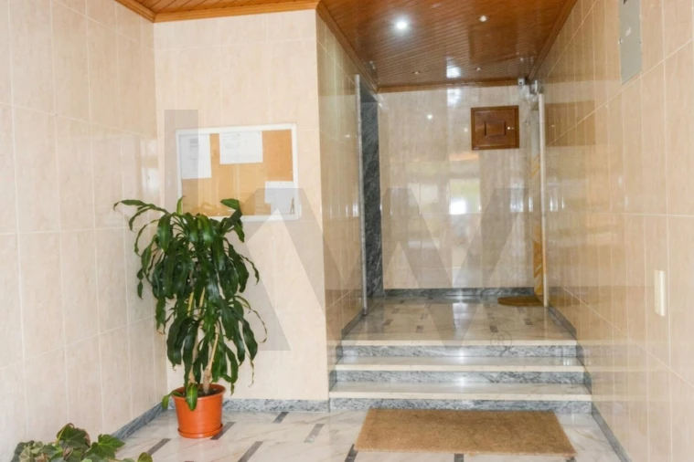 Apartamento T2 para Venda em Agualva e Mira-Sintra Foto 3