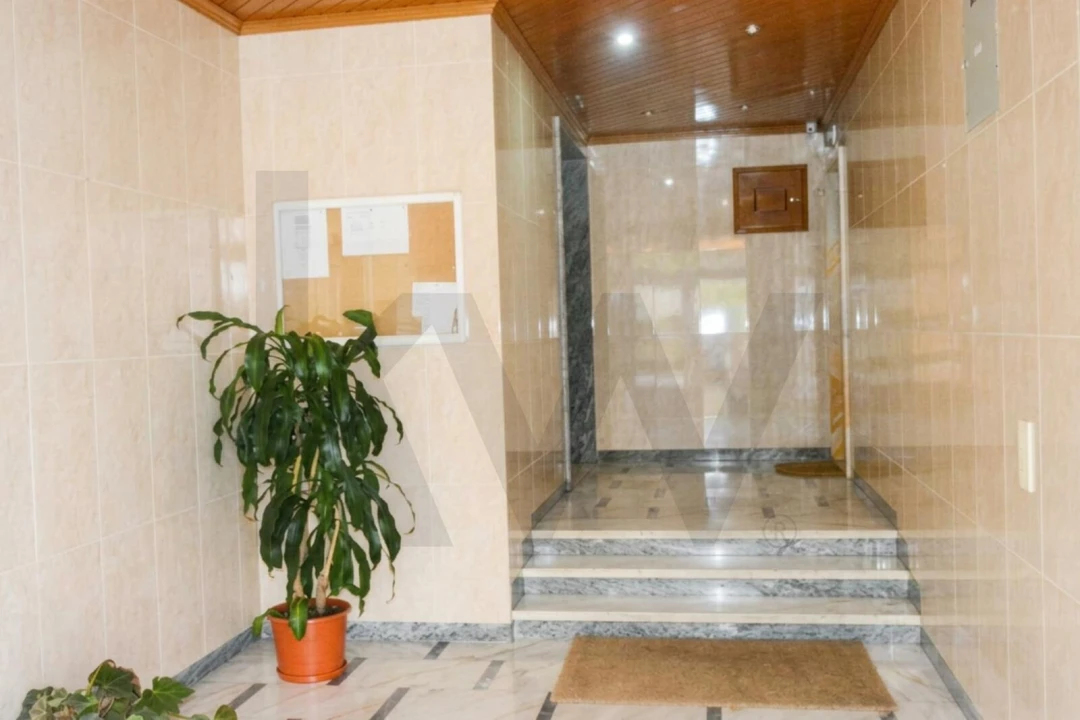 Apartamento T2 para Venda em Agualva e Mira-Sintra Foto 3