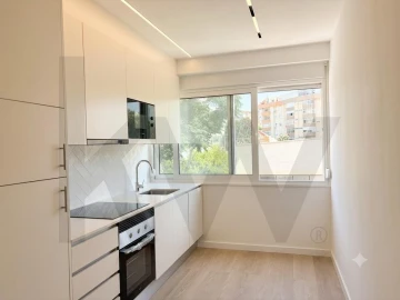 Apartamento T1 para Venda em Oeiras e São Julião da Barra, Paço de Arcos e Caxias
