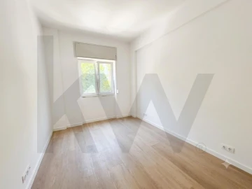 Apartamento T1 para Venda em Oeiras e São Julião da Barra, Paço de Arcos e Caxias