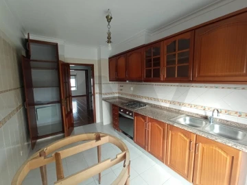 Apartamento T3 para Venda em Carregado e Cadafais