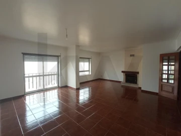 Apartamento T3 para Venda em Carregado e Cadafais