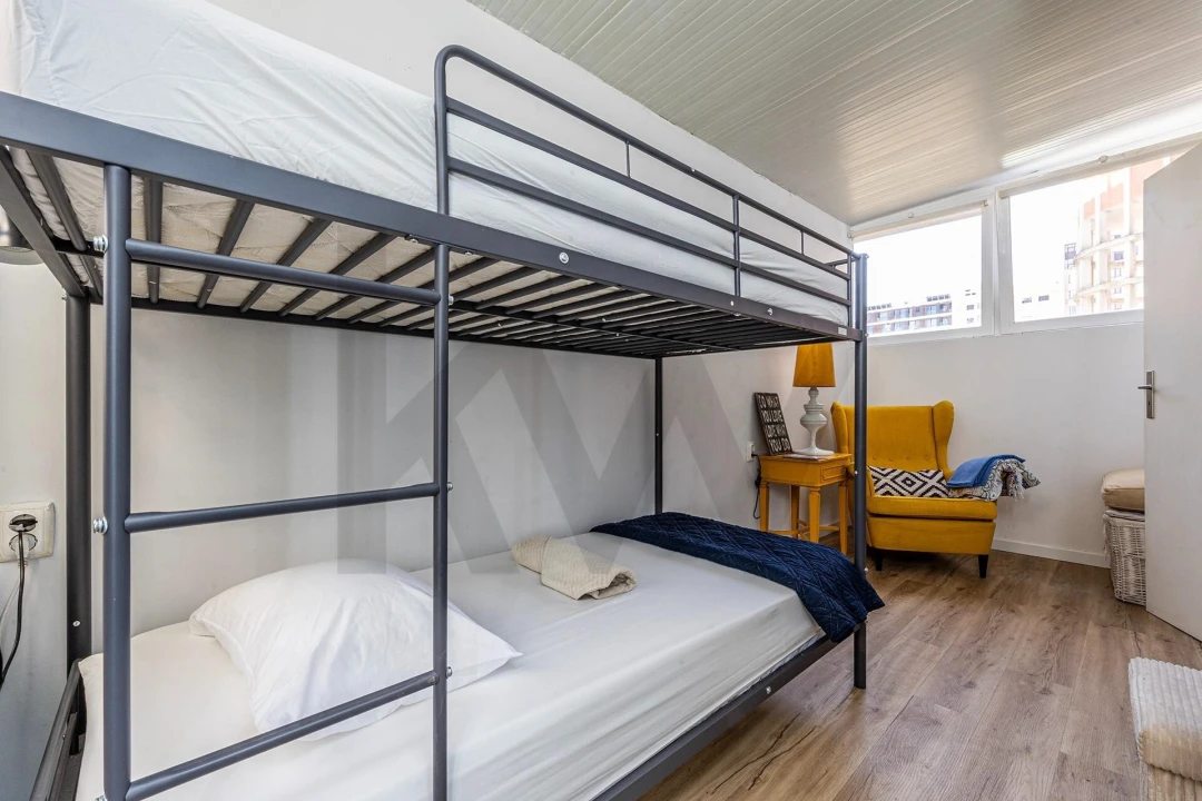 Apartamento T1 para Venda em Alvalade Foto 9
