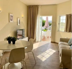 Moradia T1 para Venda em Albufeira e Olhos de Água