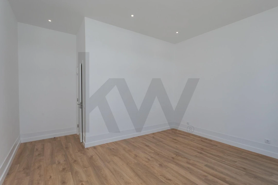 Apartamento T4 para Arrendamento em Avenidas Novas Foto 42