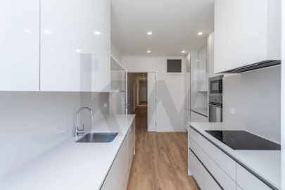 Apartamento T4 para Arrendamento em Avenidas Novas