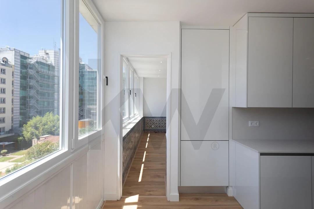 Apartamento T4 para Arrendamento em Avenidas Novas Foto 7