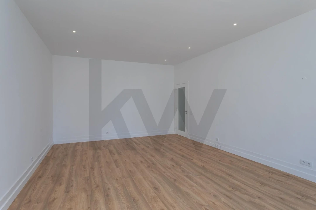 Apartamento T4 para Arrendamento em Avenidas Novas Foto 13