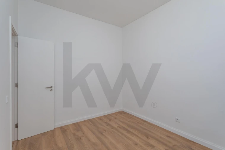 Apartamento T4 para Arrendamento em Avenidas Novas Foto 23