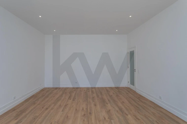Apartamento T4 para Arrendamento em Avenidas Novas Foto 14