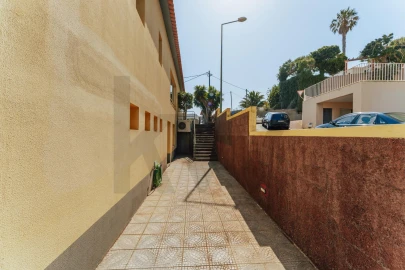 Loja para Arrendamento em Caniço