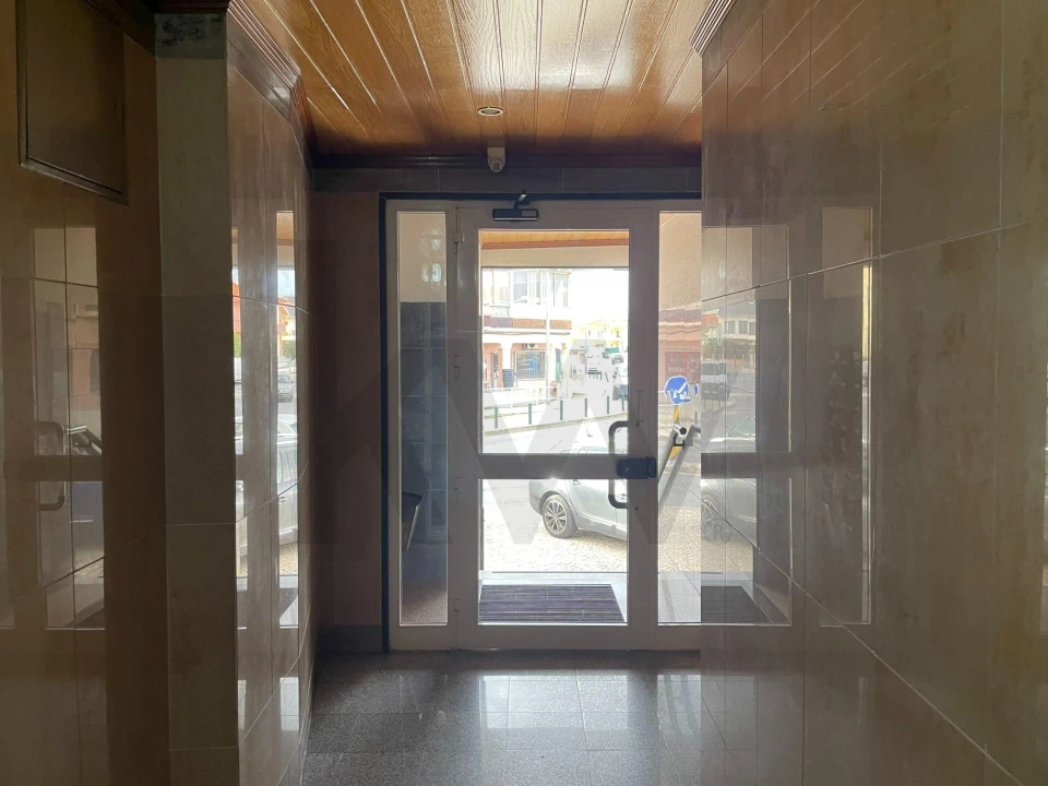 Apartamento T2 para Arrendamento em São Domingos de Rana Foto 2