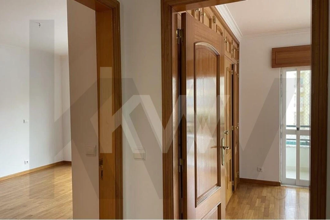 Apartamento T2 para Arrendamento em São Domingos de Rana Foto 24