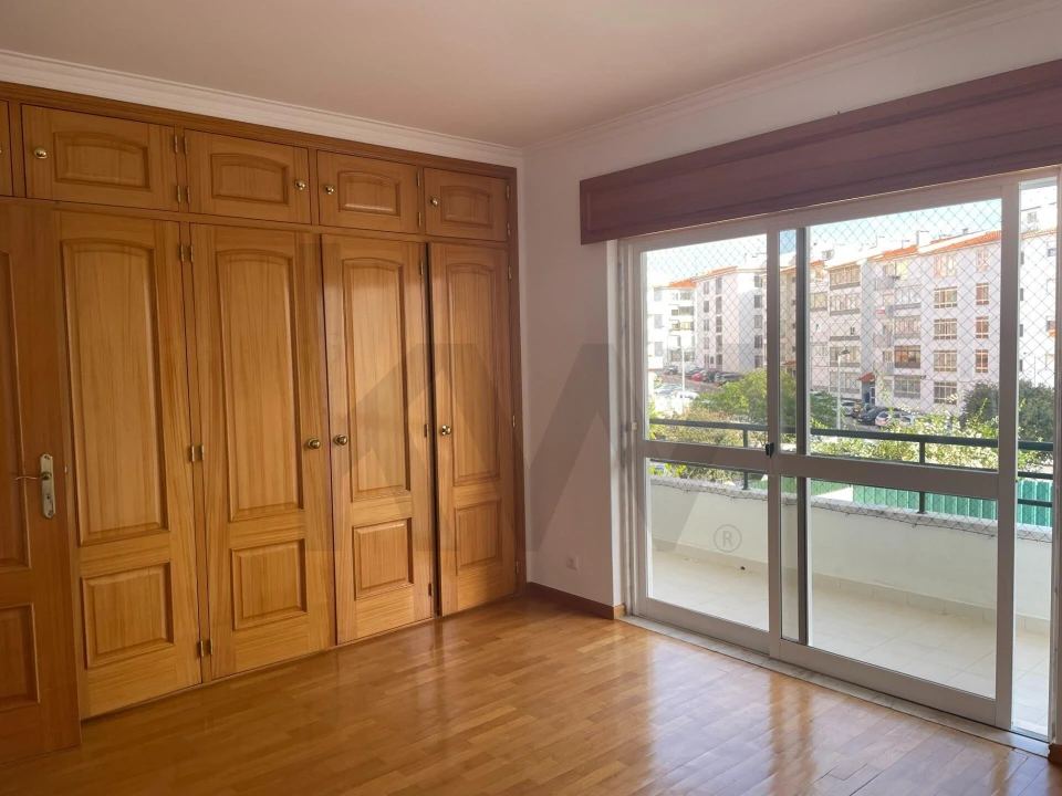 Apartamento T2 para Arrendamento em São Domingos de Rana Foto 22