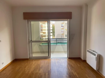 Apartamento T2 para Arrendamento em São Domingos de Rana