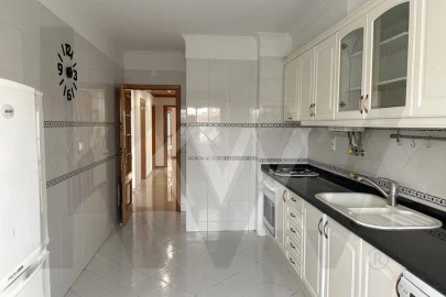 Apartamento T2 para Arrendamento em São Domingos de Rana