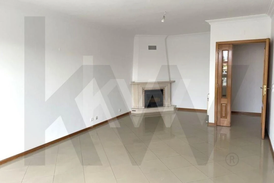 Apartamento T2 para Arrendamento em São Domingos de Rana Foto 15
