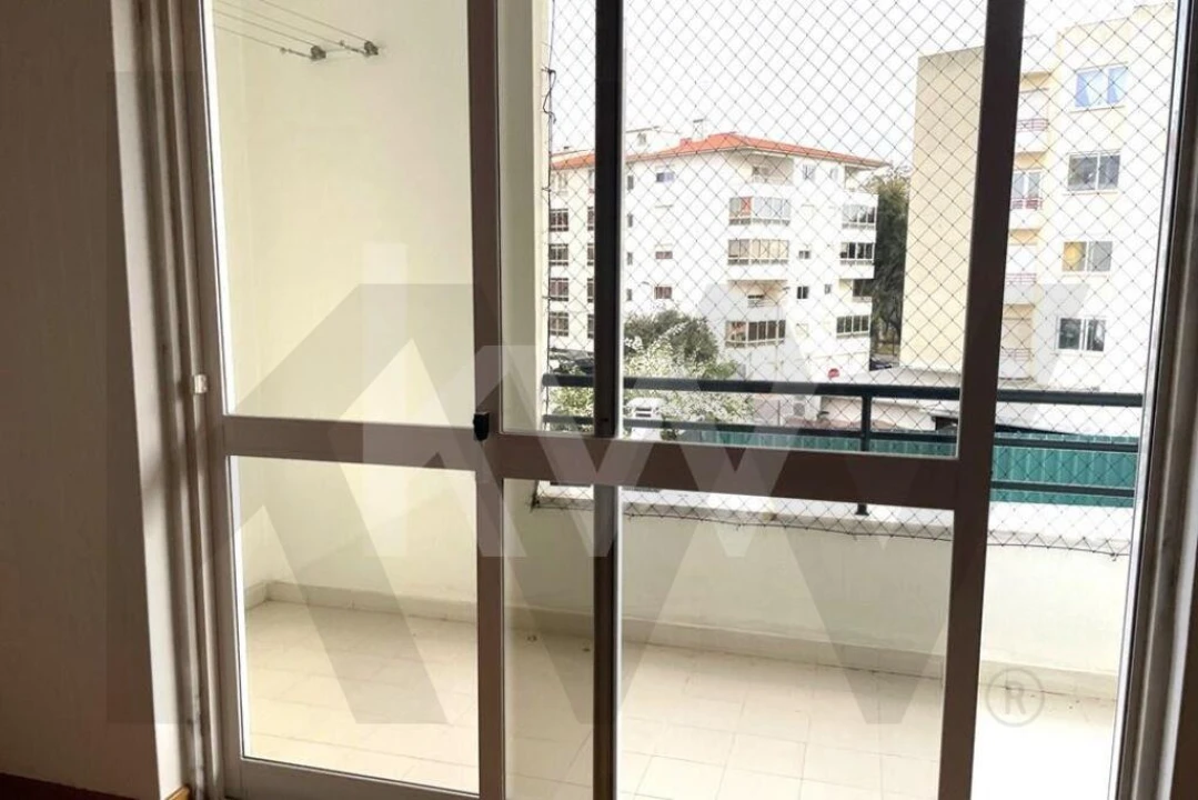 Apartamento T2 para Arrendamento em São Domingos de Rana Foto 30