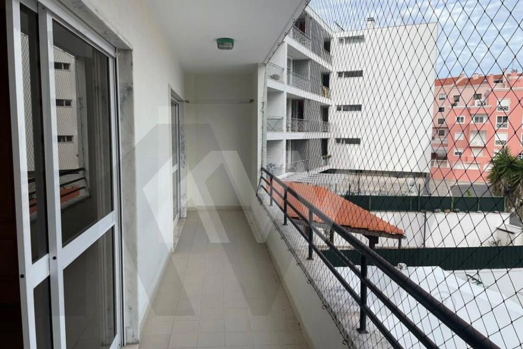 Apartamento T2 para Arrendamento em São Domingos de Rana Foto 31