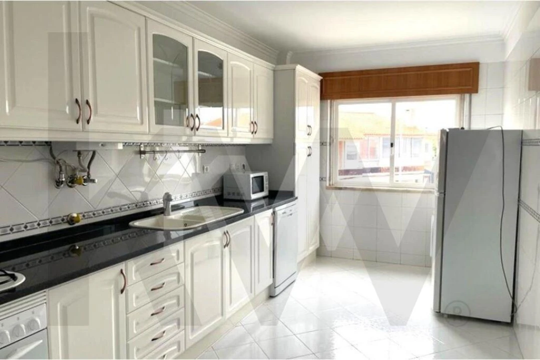 Apartamento T2 para Arrendamento em São Domingos de Rana Foto 6