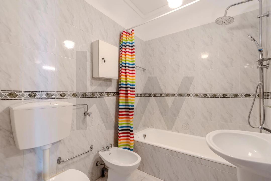 Apartamento T3 para Arrendamento em Alvalade Foto 20