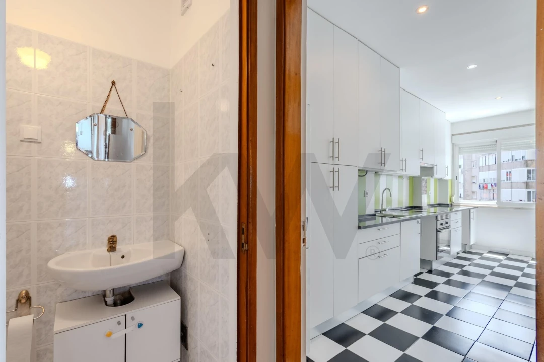 Apartamento T3 para Arrendamento em Alvalade Foto 18
