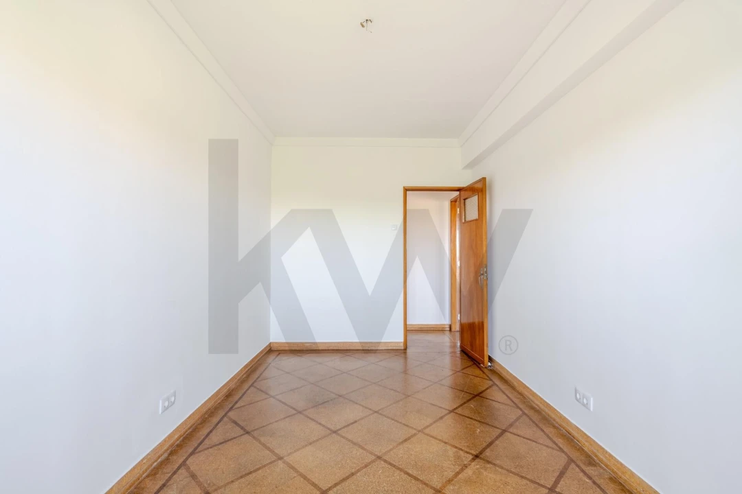 Apartamento T3 para Arrendamento em Alvalade Foto 11