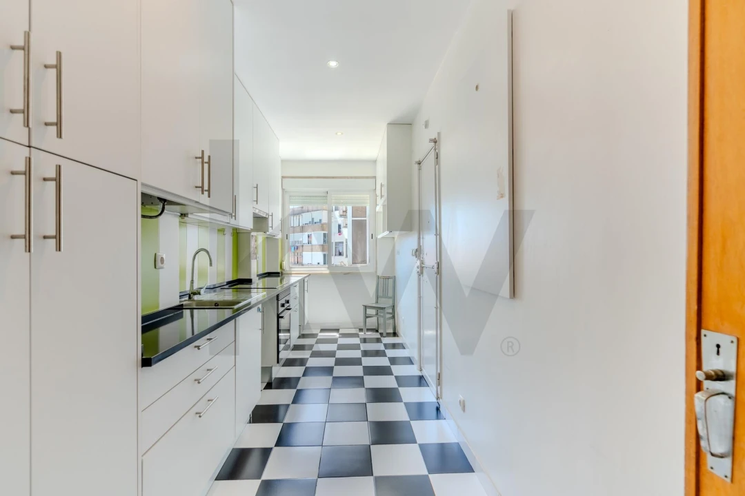 Apartamento T3 para Arrendamento em Alvalade Foto 17