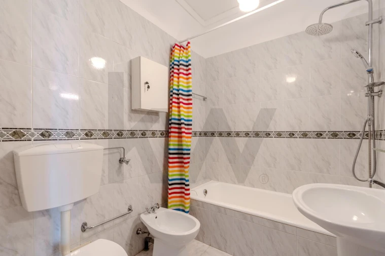 Apartamento T3 para Arrendamento em Alvalade Foto 20