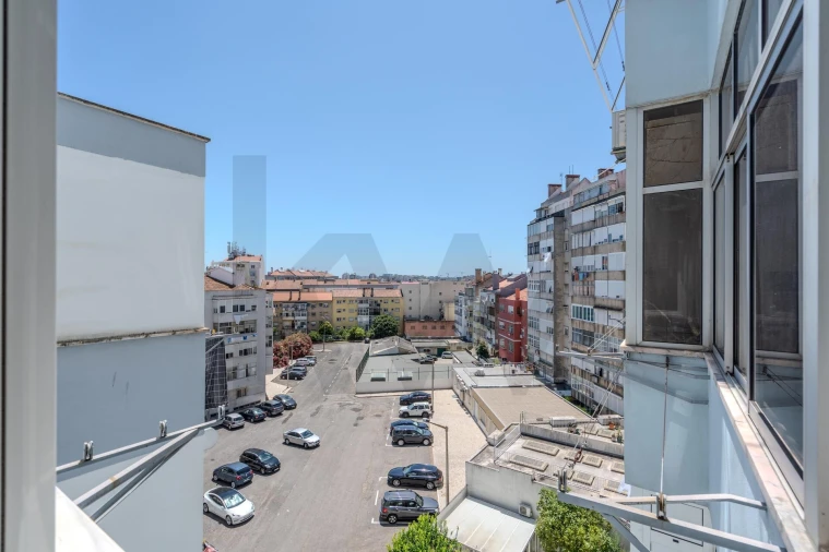 Apartamento T3 para Arrendamento em Alvalade Foto 19