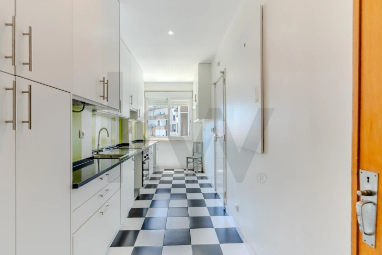 Apartamento T3 para Arrendamento em Alvalade Foto 17