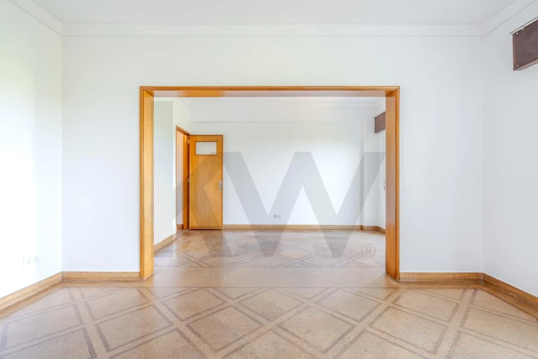 Apartamento T3 para Arrendamento em Alvalade Foto 6