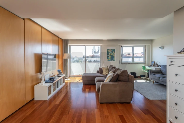 Apartamento T2 para Arrendamento em Lumiar Foto 2