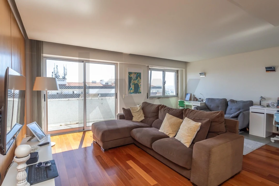 Apartamento T2 para Arrendamento em Lumiar Foto 3