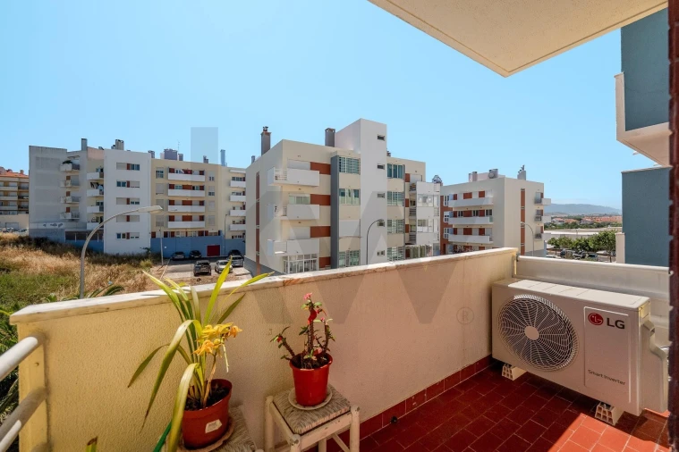 Apartamento T3 para Venda em São Domingos de Rana Foto 18