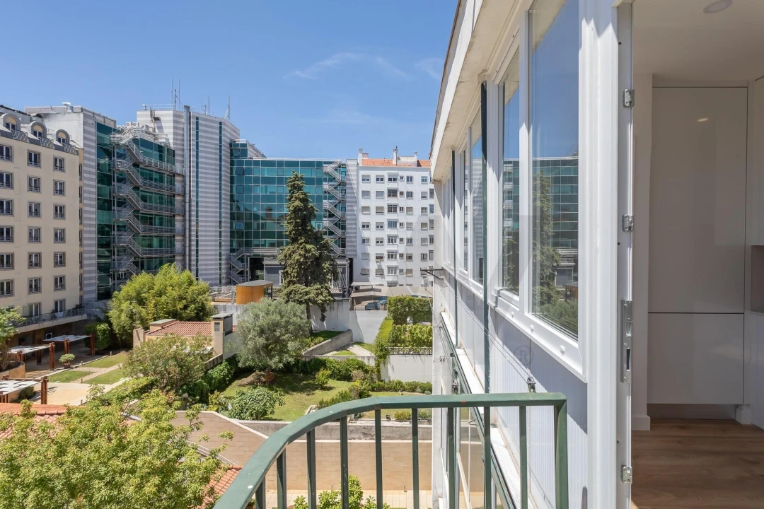 Apartamento T5 para Venda em Avenidas Novas Foto 6