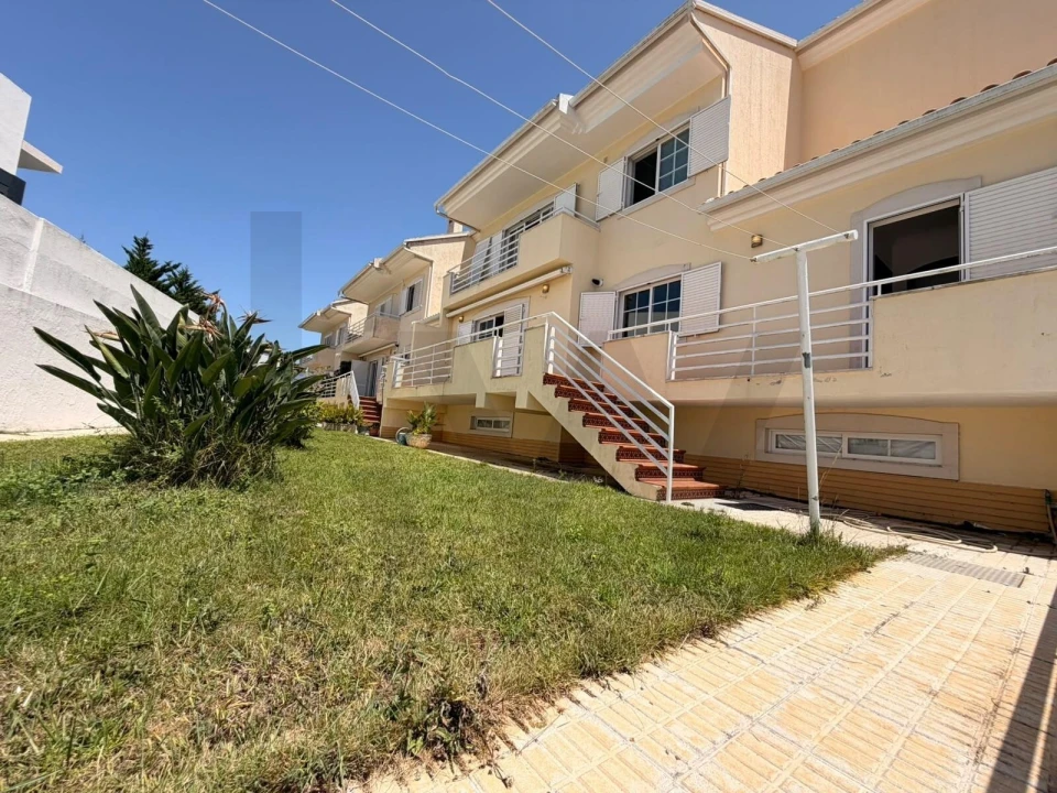 Moradia T4 para Arrendamento em Alcabideche Foto 1