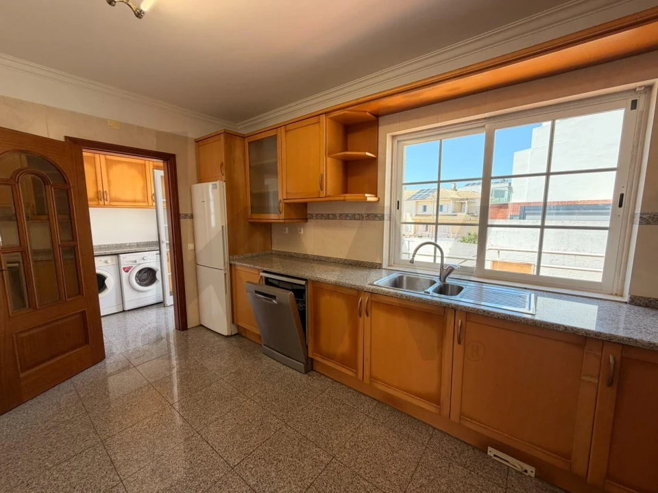 Moradia T4 para Arrendamento em Alcabideche Foto 18