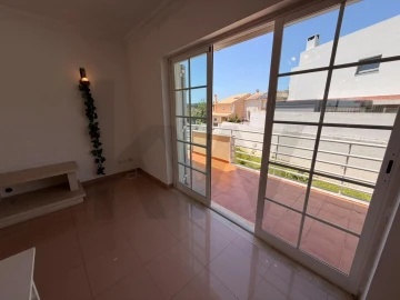 Moradia T4 para Arrendamento em Alcabideche